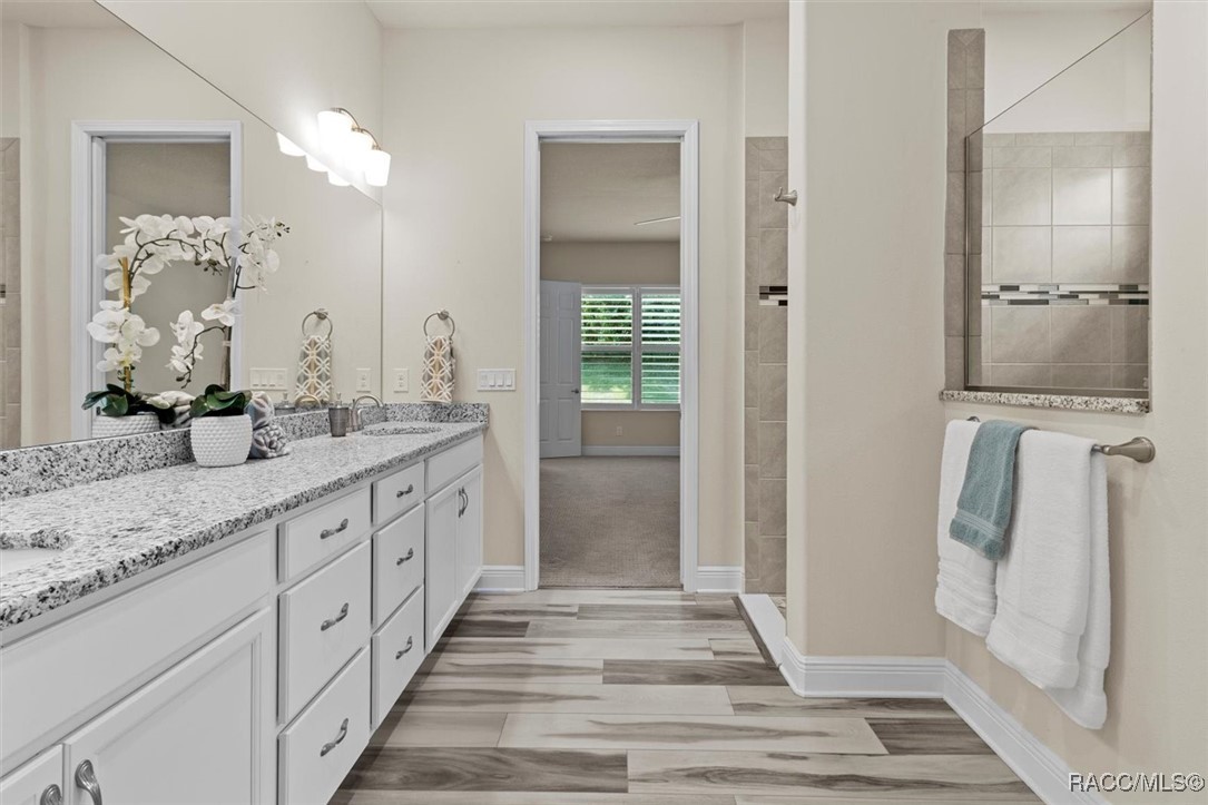 915 N Hunt Club Drive