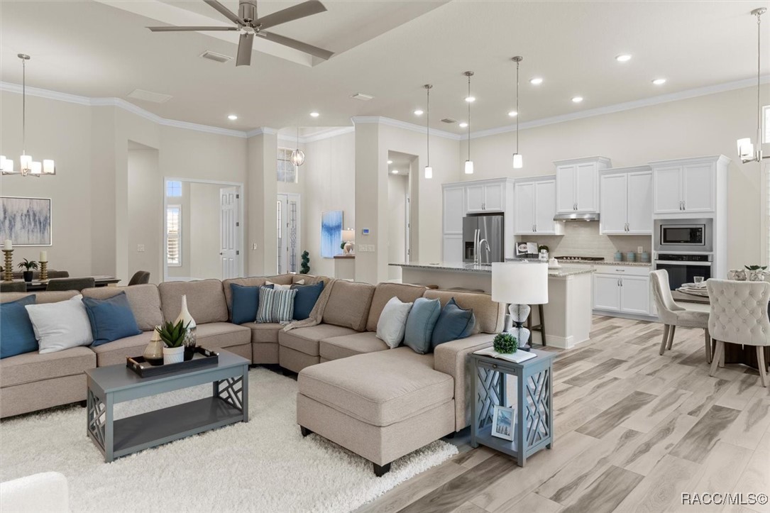 915 N Hunt Club Drive