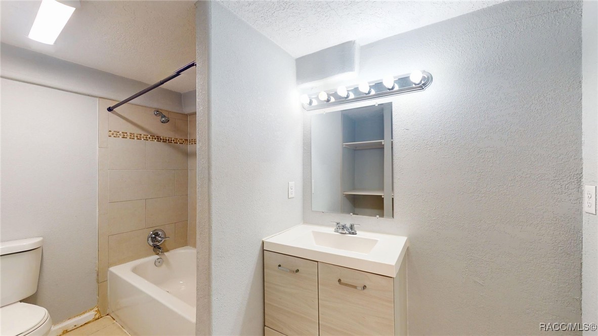 5 E Golden Street, Beverly Hills, New York image 14