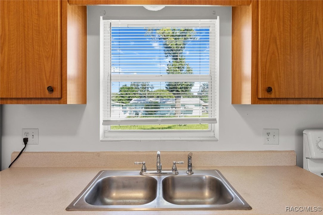 28 S Barbour Street, Beverly Hills, New York image 19
