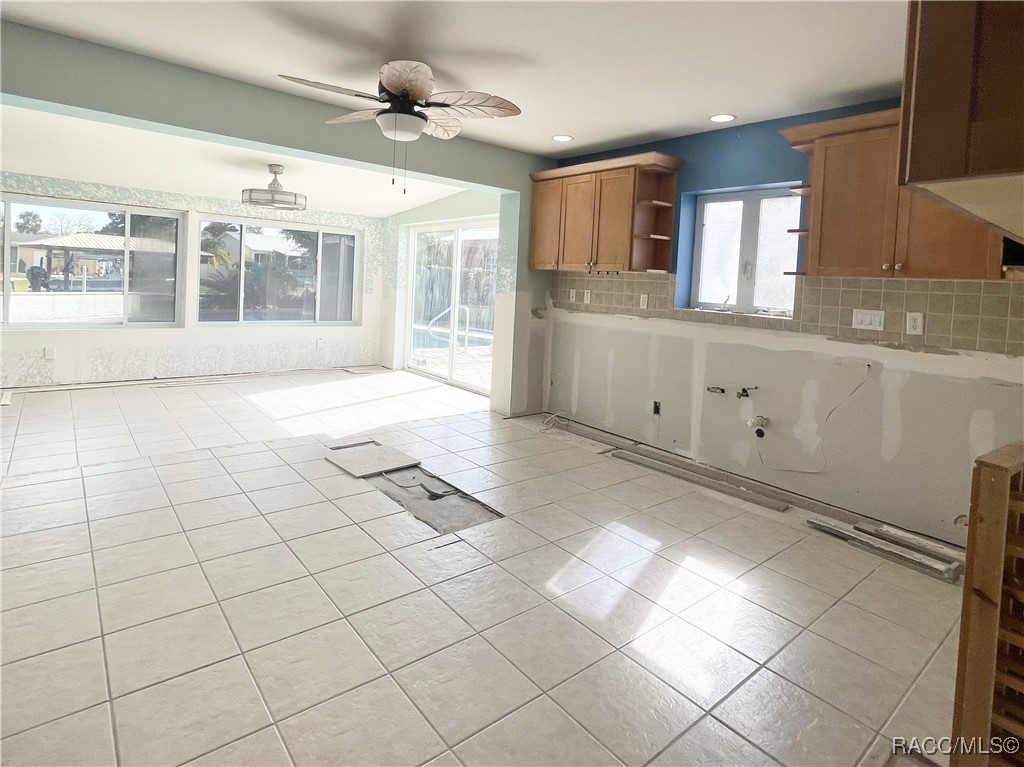 1303 SE Kings Bay Drive, Crystal River, Florida image 44