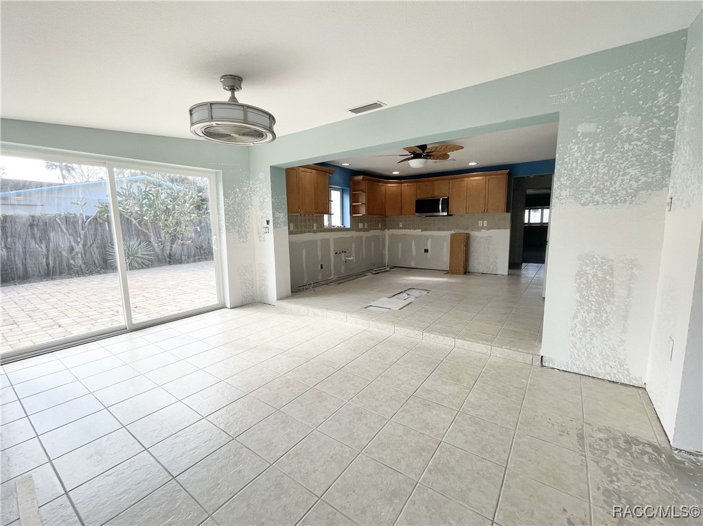 1303 SE Kings Bay Drive, Crystal River, Florida image 21