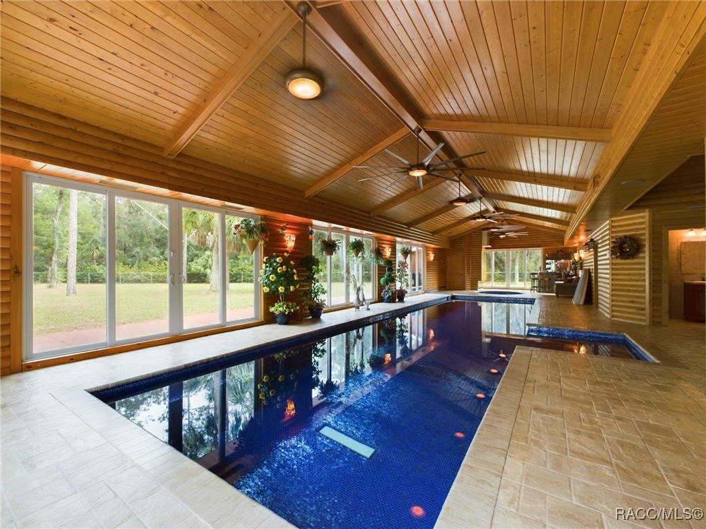 12084 W Riverwood Drive, Crystal River, Florida image 3