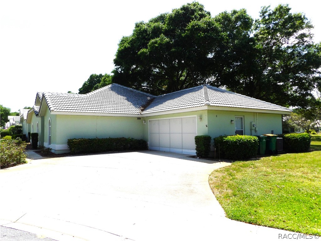 819 Balmoral Court, Inverness, Florida image 2