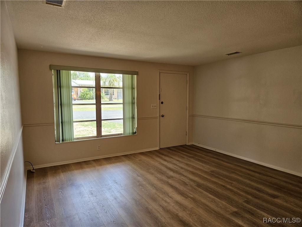 7517 W 7 Rivers Drive, Crystal River, Florida image 2
