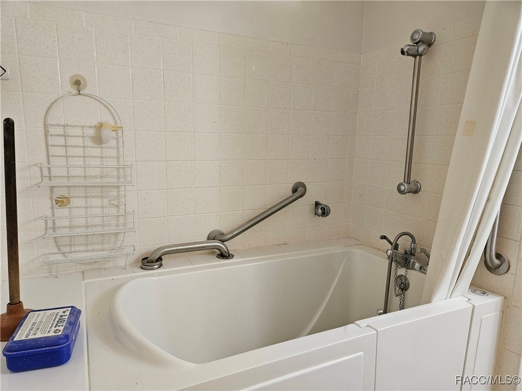 7517 W 7 Rivers Drive, Crystal River, Florida image 6
