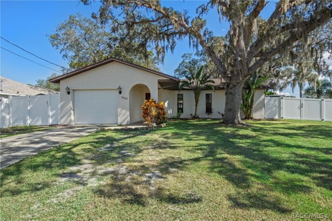 Homes For Sale - 5525 Applegate Drive<br/> Spring Hill, FL 34606