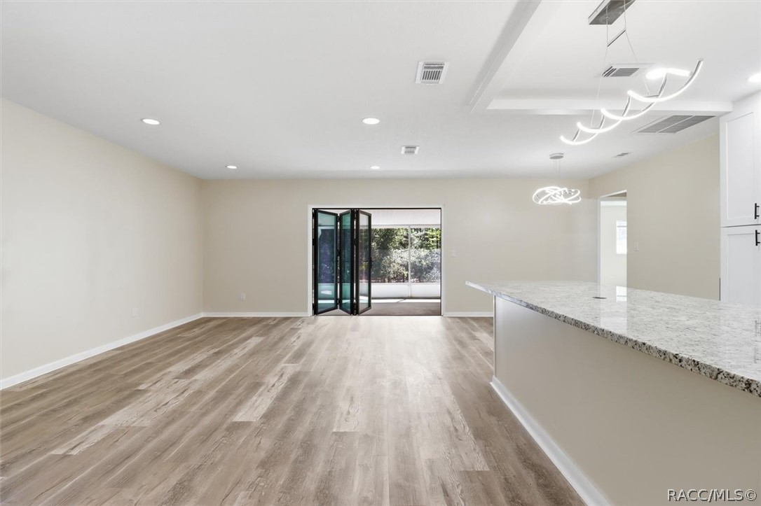 700 E Stratford Road