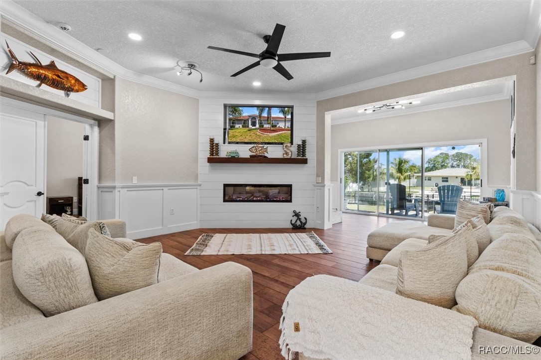 9162 W Harbor Isle Court, Crystal River, Florida image 2