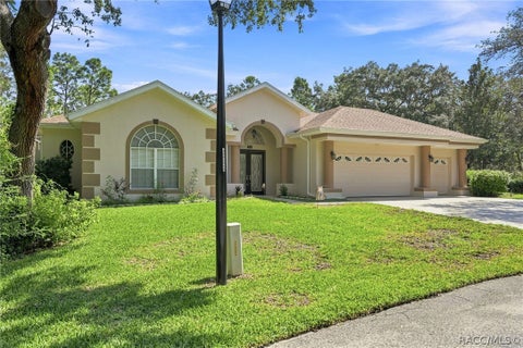 Homes For Sale - 14 Honeysuckle Court<br/> Homosassa, FL 34446