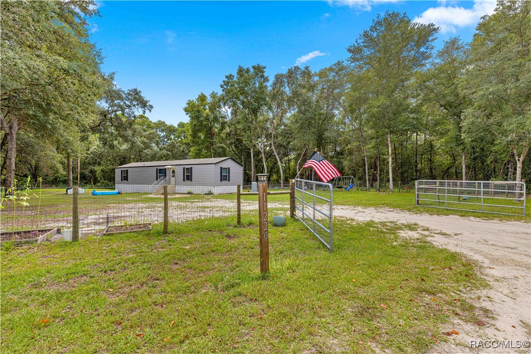 11220 NE 234th Place Road, Fort McCoy, Florida image 2