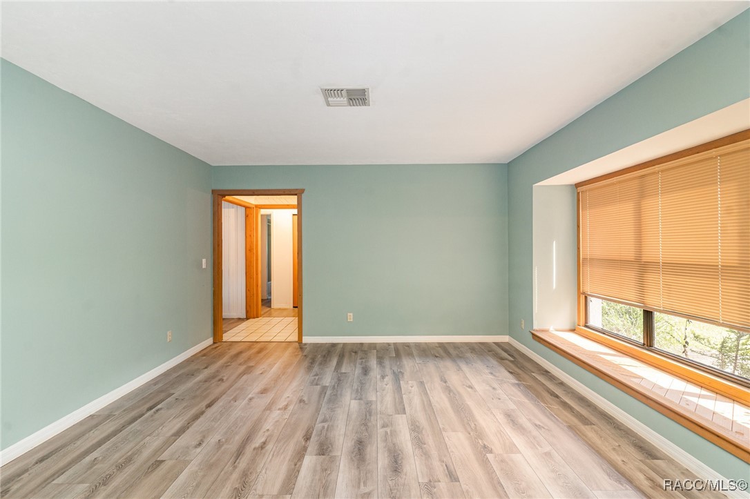 3203 S Skyline Drive