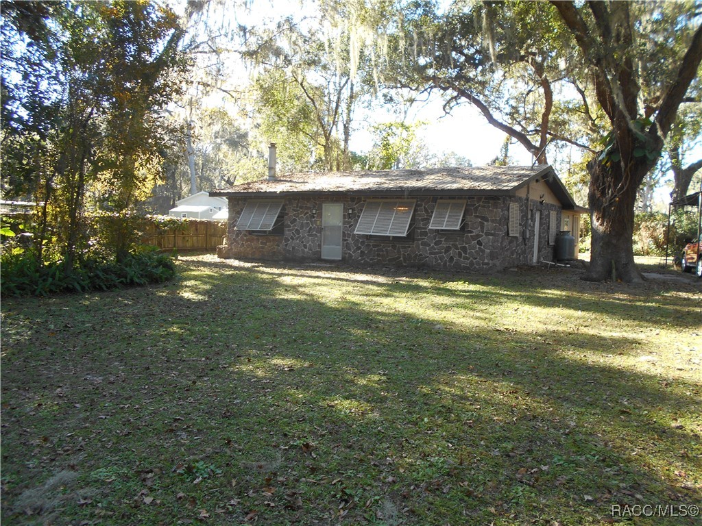 3752 Cr 406 A, Lake Panasoffkee, Florida image 1