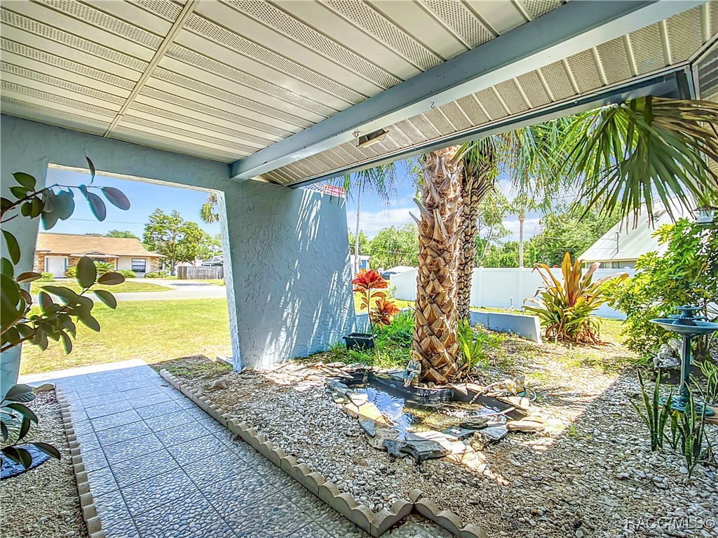 11290 W Coral Court, Crystal River, New York image 3