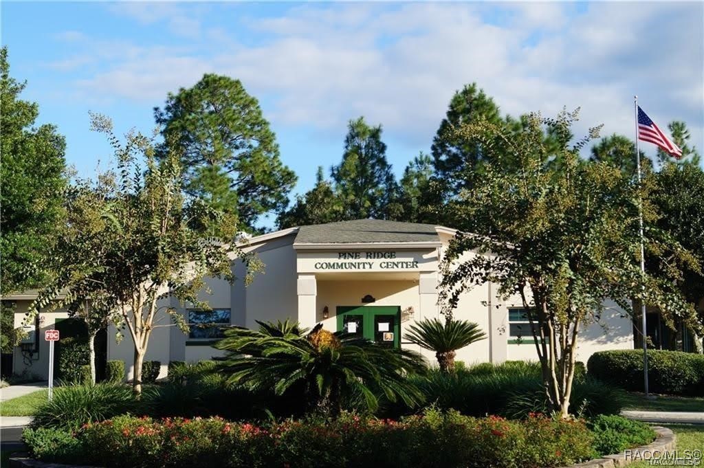 2419 W Axelwood Drive, Beverly Hills, New York image 5