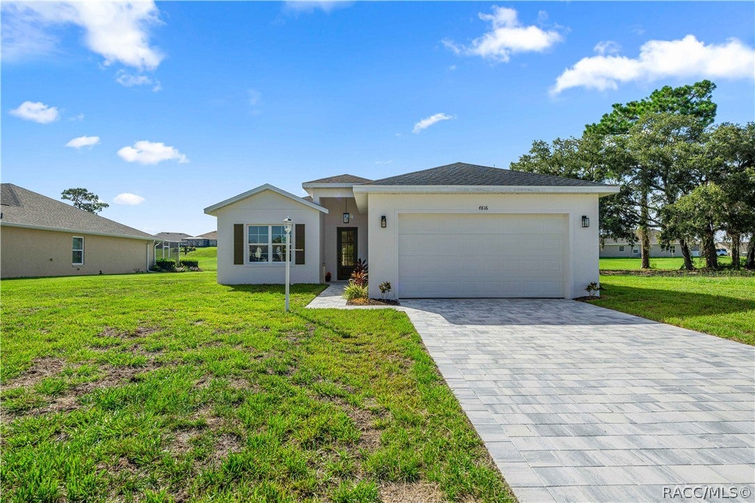 4816 N Crestline Drive