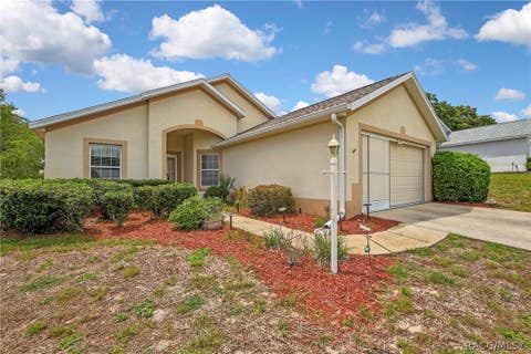 Homes For Sale - 547 W Hillwood Path<br/> Beverly Hills, FL 34465