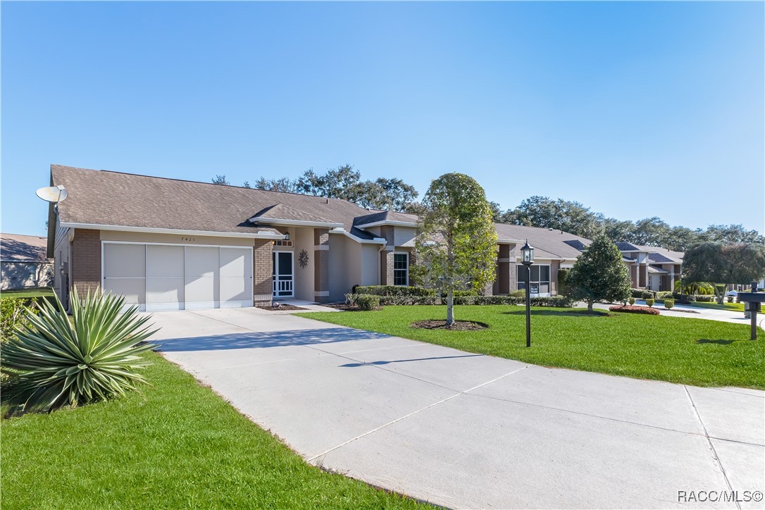 7425 Nature Walk Drive, Spring Hill, Florida image 3