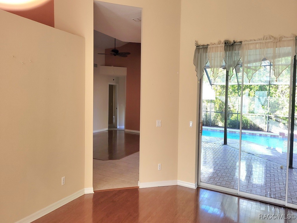 18 Mayflower Court S