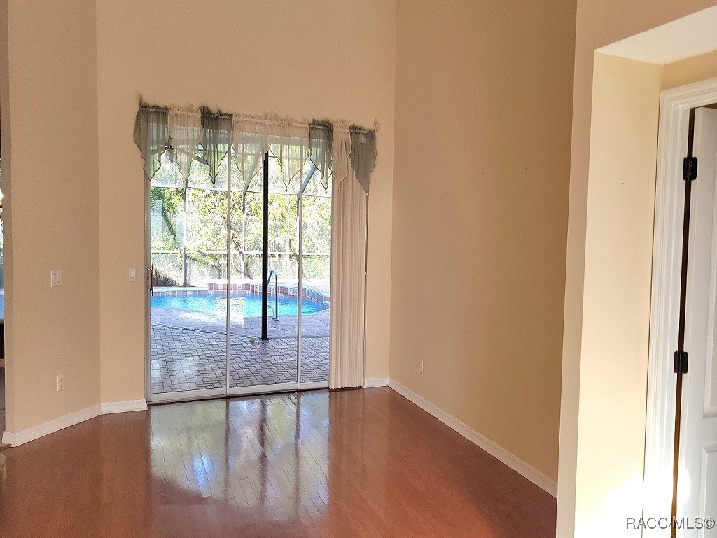 18 Mayflower Court S