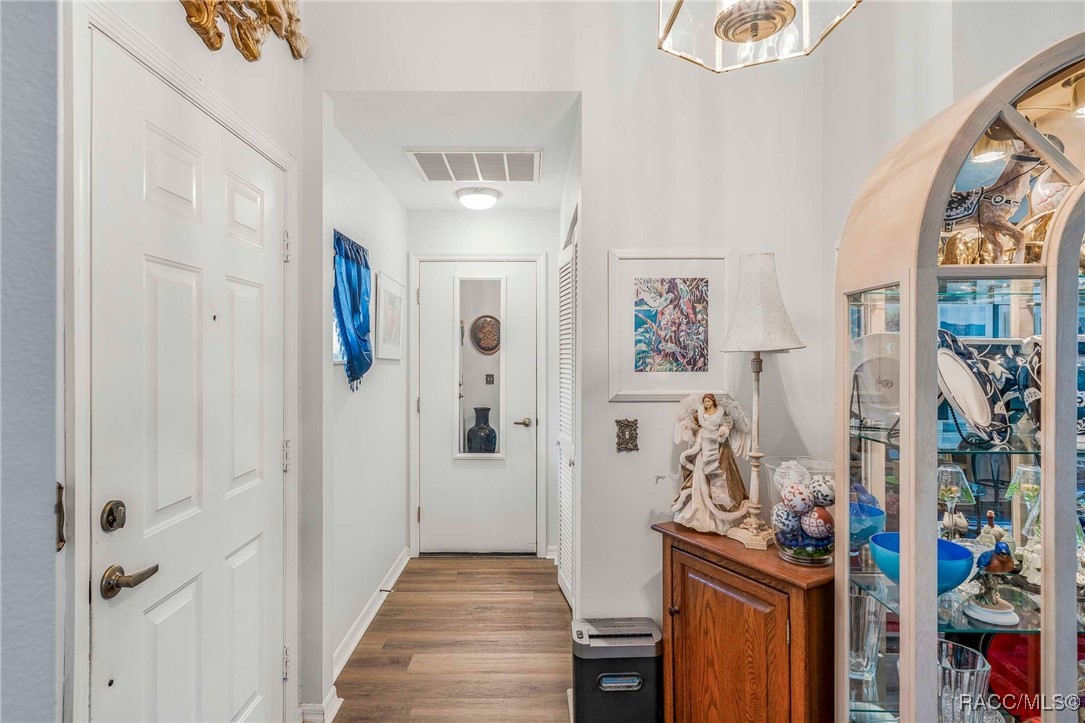 510 W Larchmont Court, Beverly Hills, New York image 14