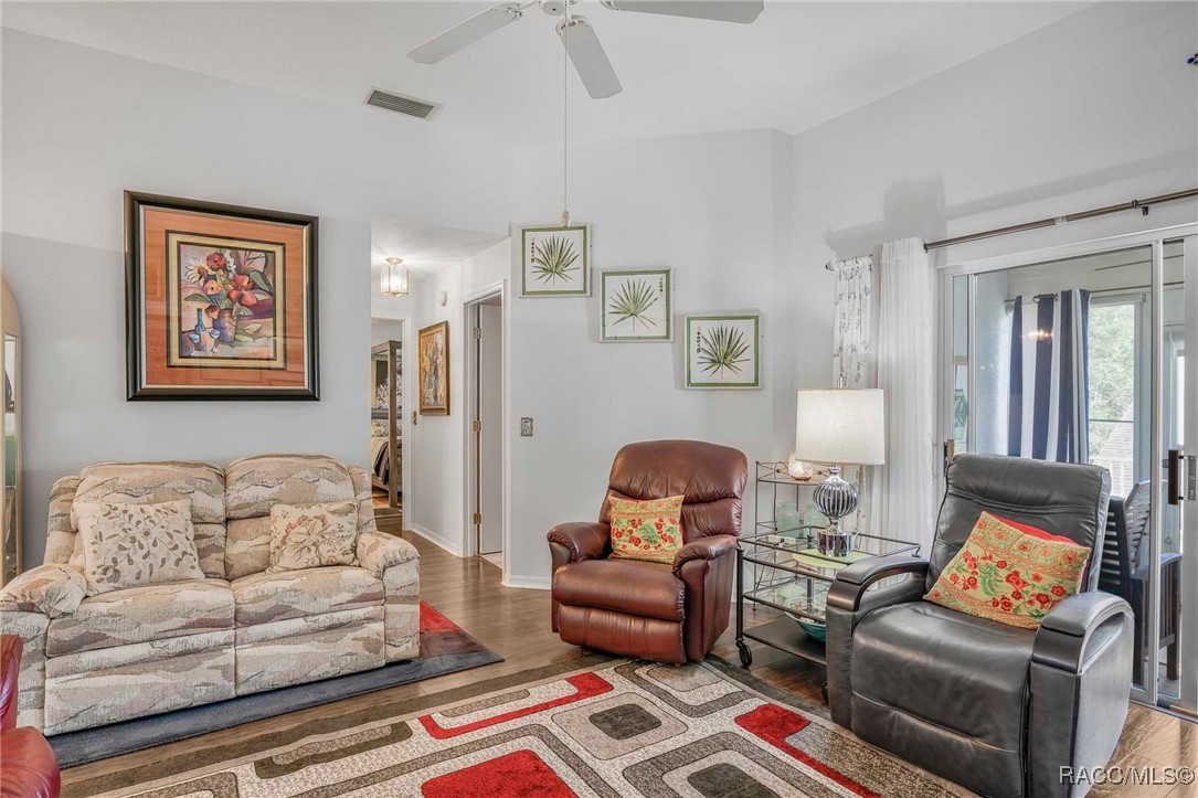 510 W Larchmont Court, Beverly Hills, New York image 11