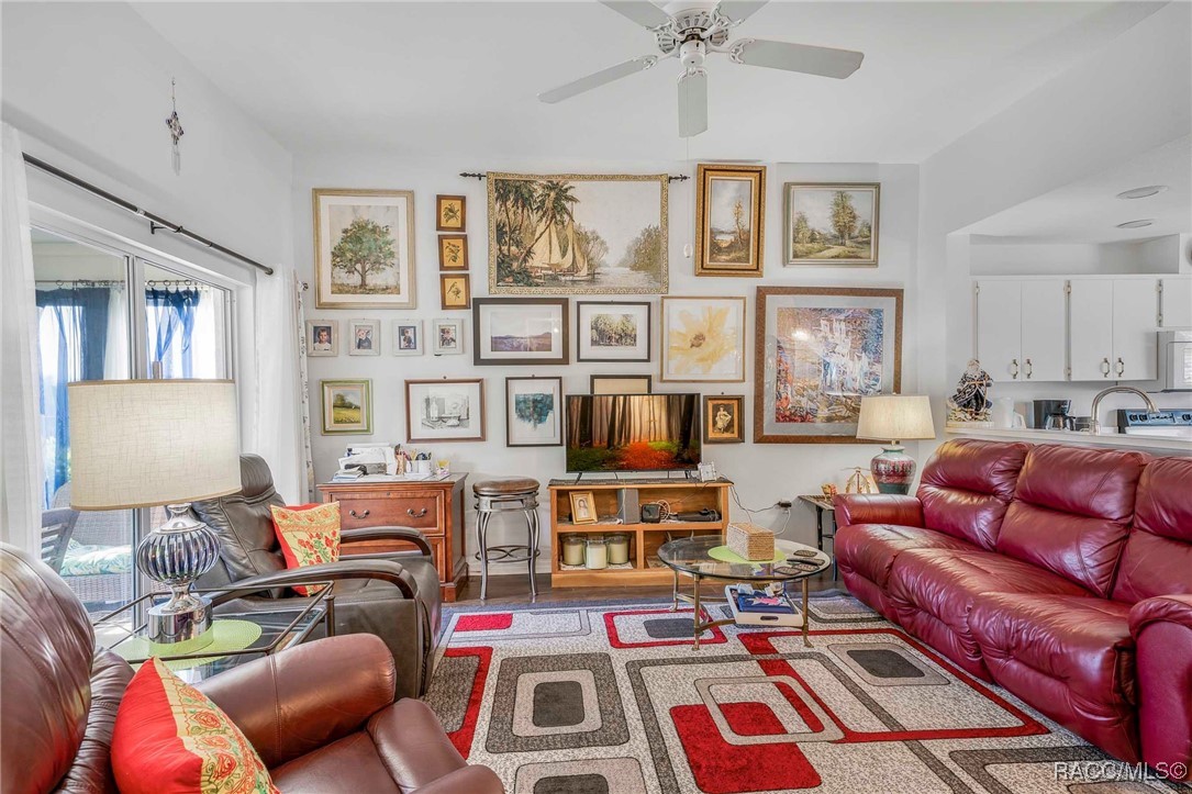 510 W Larchmont Court, Beverly Hills, New York image 10