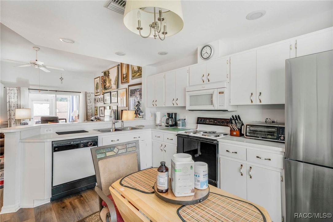 510 W Larchmont Court, Beverly Hills, New York image 7