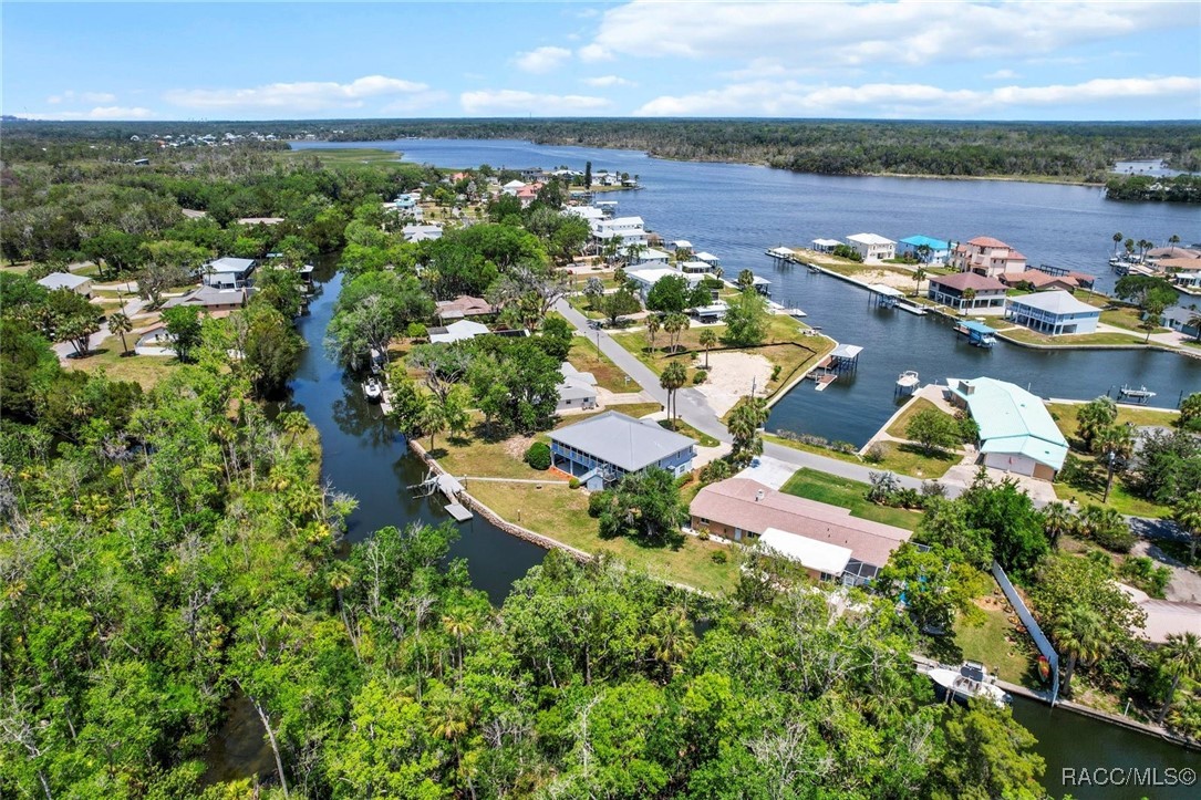 2168 N Watersedge Drive, Crystal River, Florida image 3