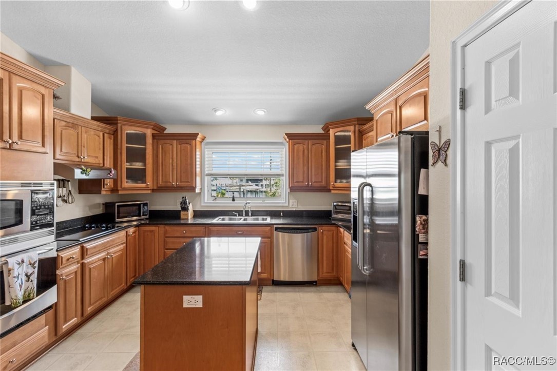 2168 N Watersedge Drive, Crystal River, Florida image 10
