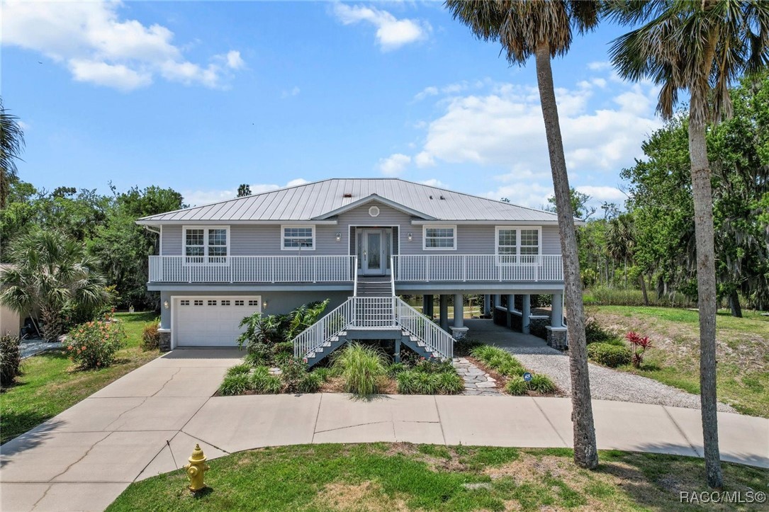 2168 N Watersedge Drive, Crystal River, Florida image 2