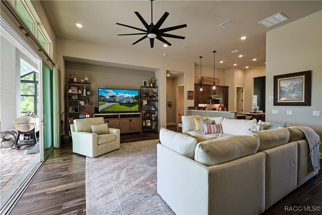 2308 N Peakview Loop