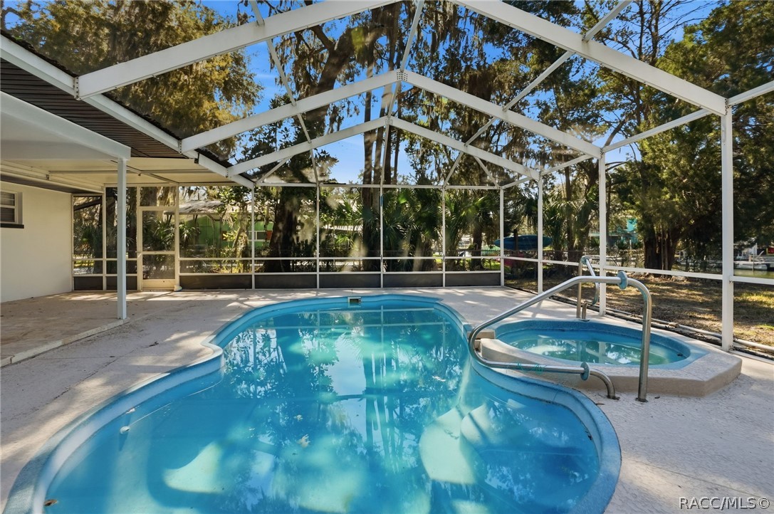 3708 N Hiawatha Terrace