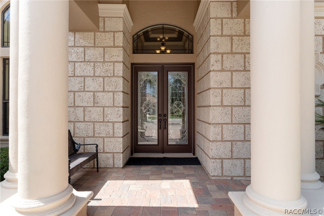 1202 W Beagle Run Loop