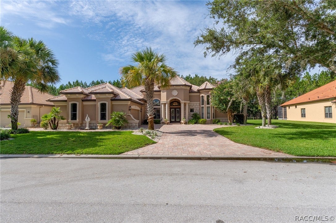1202 W Beagle Run Loop