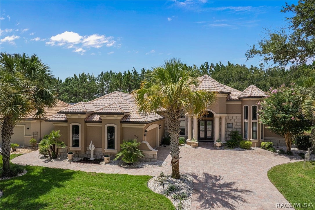 1202 W Beagle Run Loop