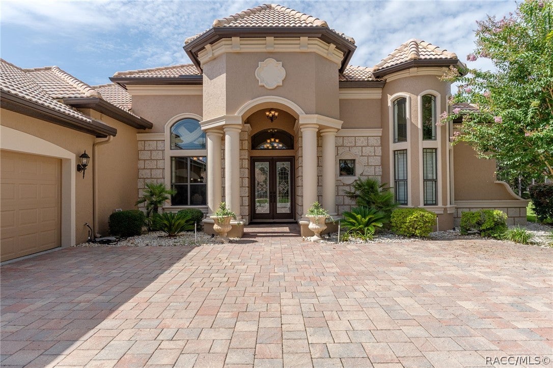 1202 W Beagle Run Loop