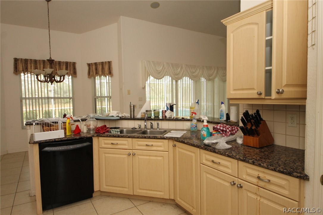 5958 N Sultana Terrace