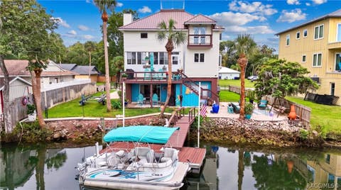 Homes For Sale - 1424 SE 5th Avenue<br/> Citrus County, Crystal River, FL 34429