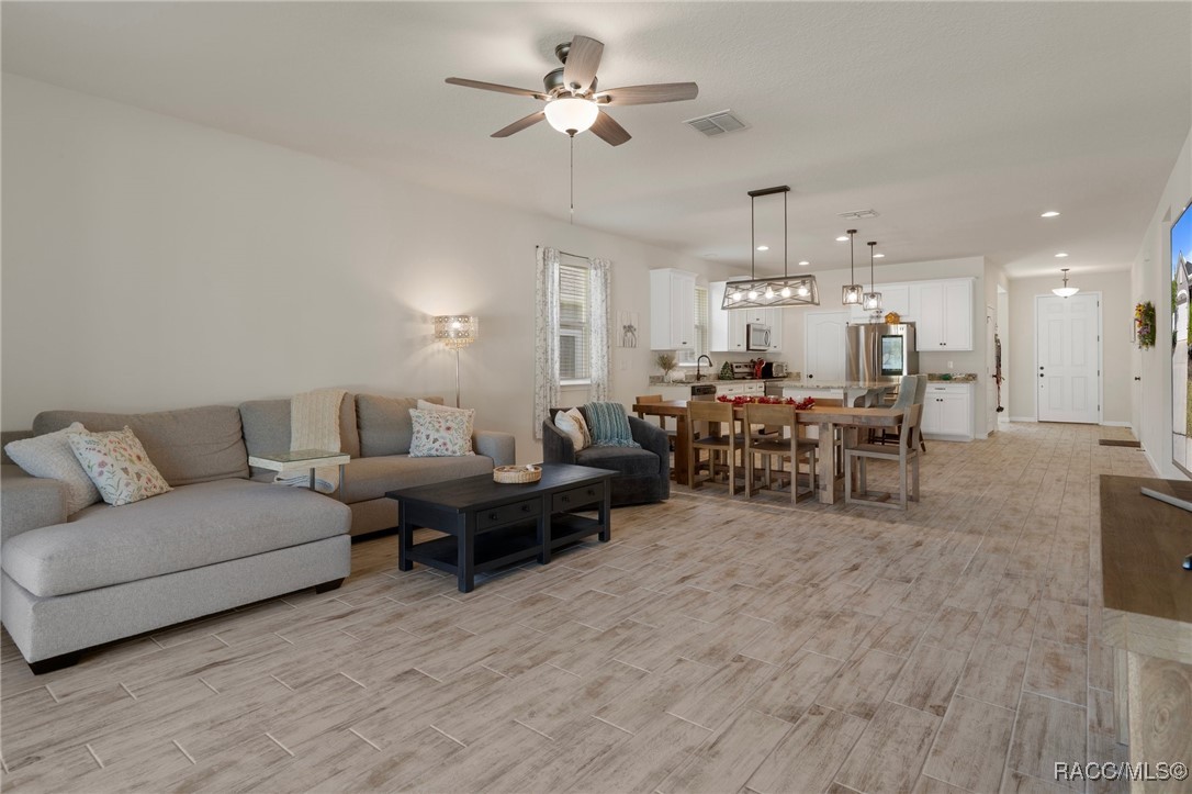 12905 Satin Lily Drive, Riverview, New York image 9