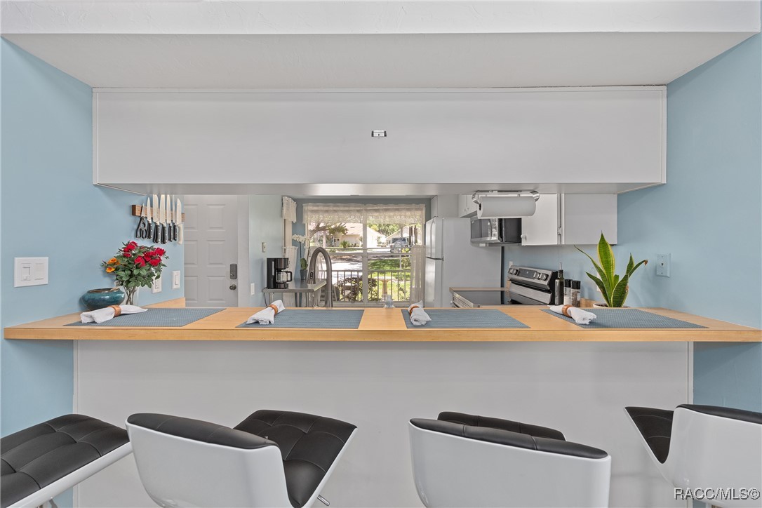 910 W. Penn Hills Ct Ct, Beverly Hills, New York image 9
