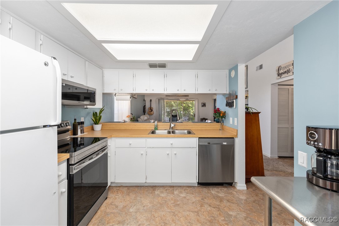 910 W. Penn Hills Ct Ct, Beverly Hills, New York image 12