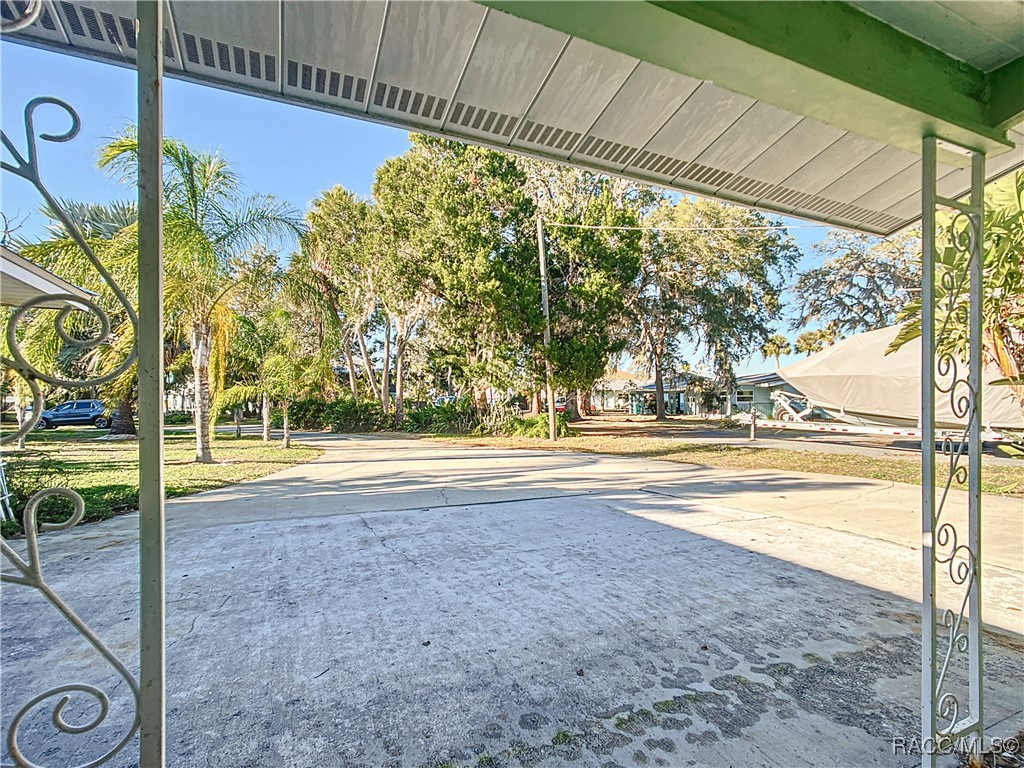 1065 N Crescent Drive, Crystal River, Florida image 12