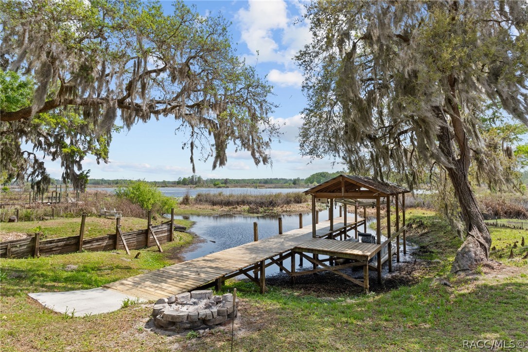 8911 S Lakeshore Drive