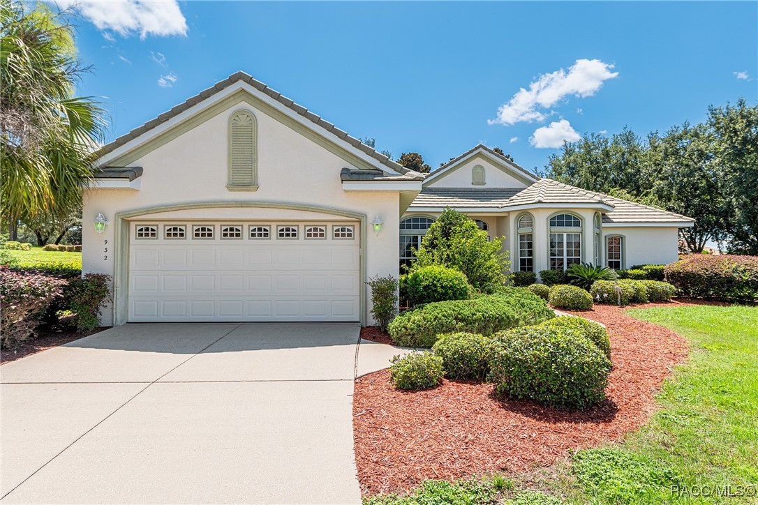 932 W Rollingwood Court