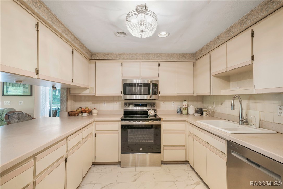 8389 N Titleist Drive, Citrus Springs, Florida image 15