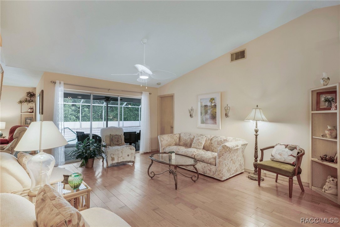8389 N Titleist Drive, Citrus Springs, Florida image 2
