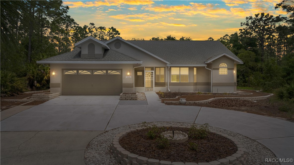 5725 N Durango Terrace