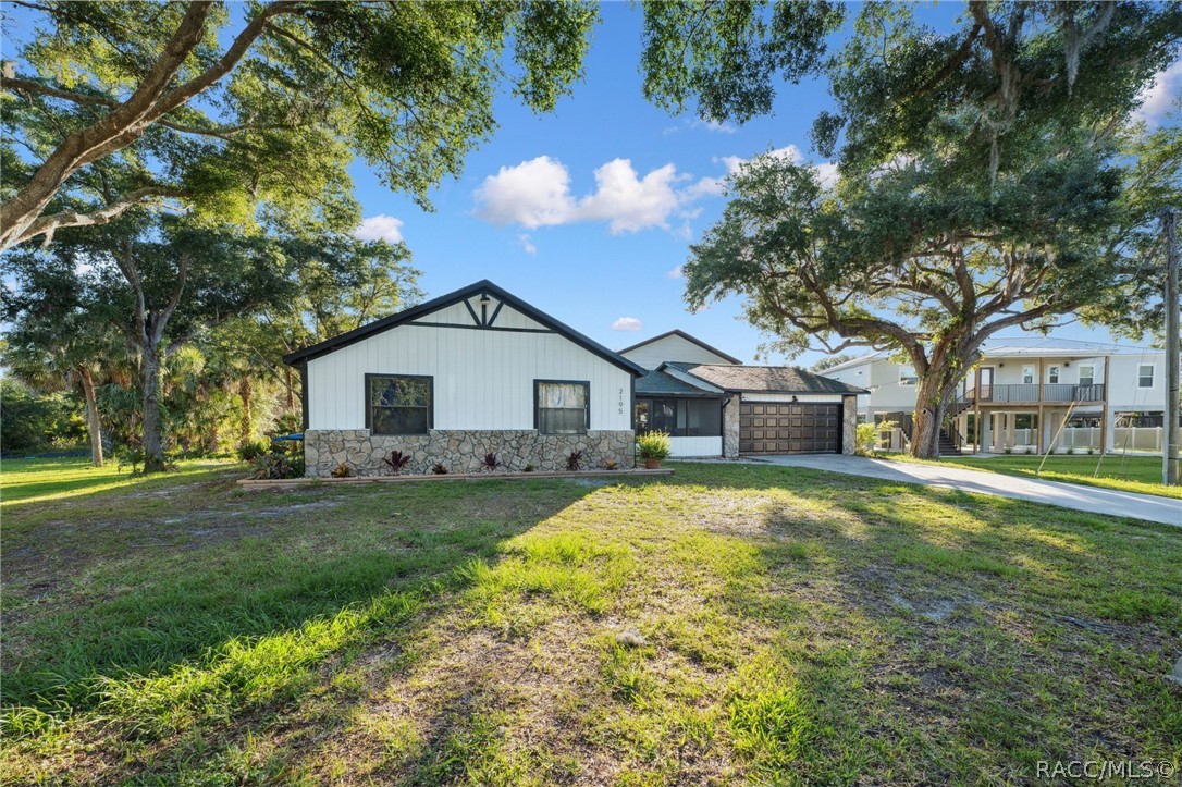 2195 N Slewfoot Path