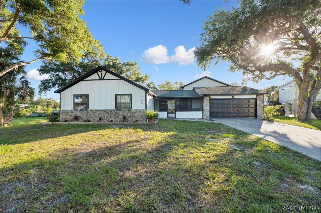 2195 N Slewfoot Path